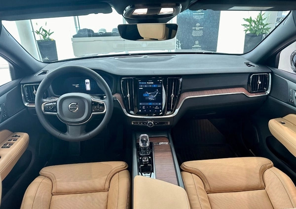 Volvo V60 cena 228500 przebieg: 5, rok produkcji 2024 z Szczecin małe 37